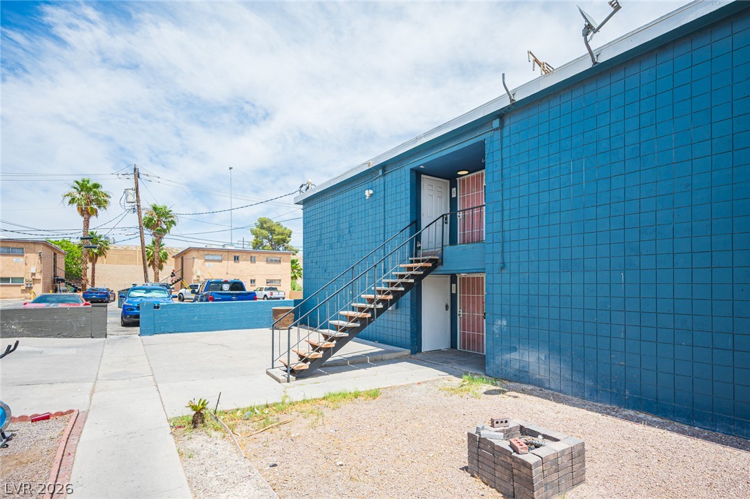Photo 4 of 2937 Stewart Avenue