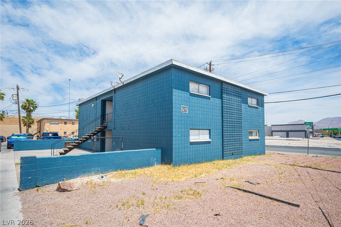 Photo 5 of 2937 Stewart Avenue