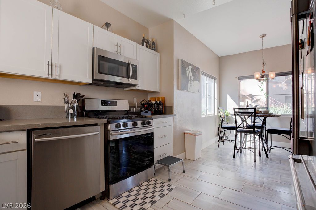 Photo 9 of 30, 8501 W University Avenue #1098