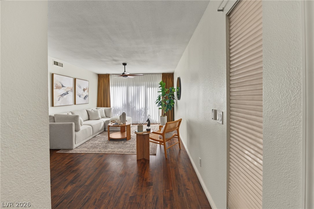 Photo 8 of 23, 650 Oakmont Avenue #2113