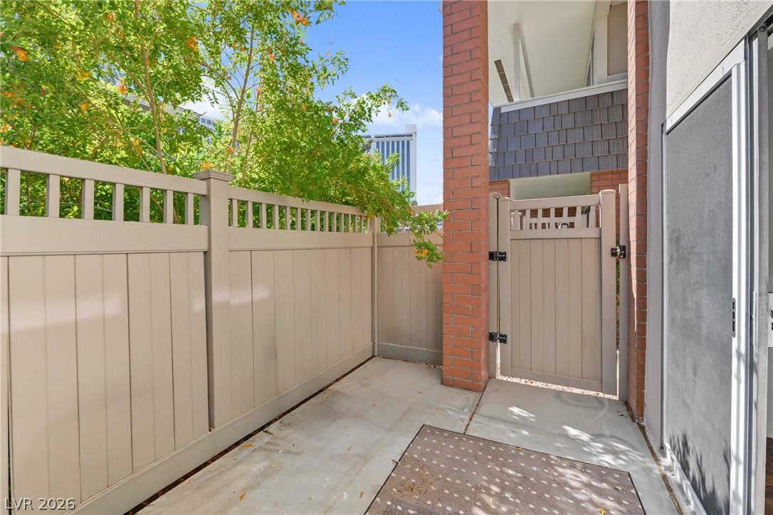 Photo 19 of 23, 650 Oakmont Avenue #2113