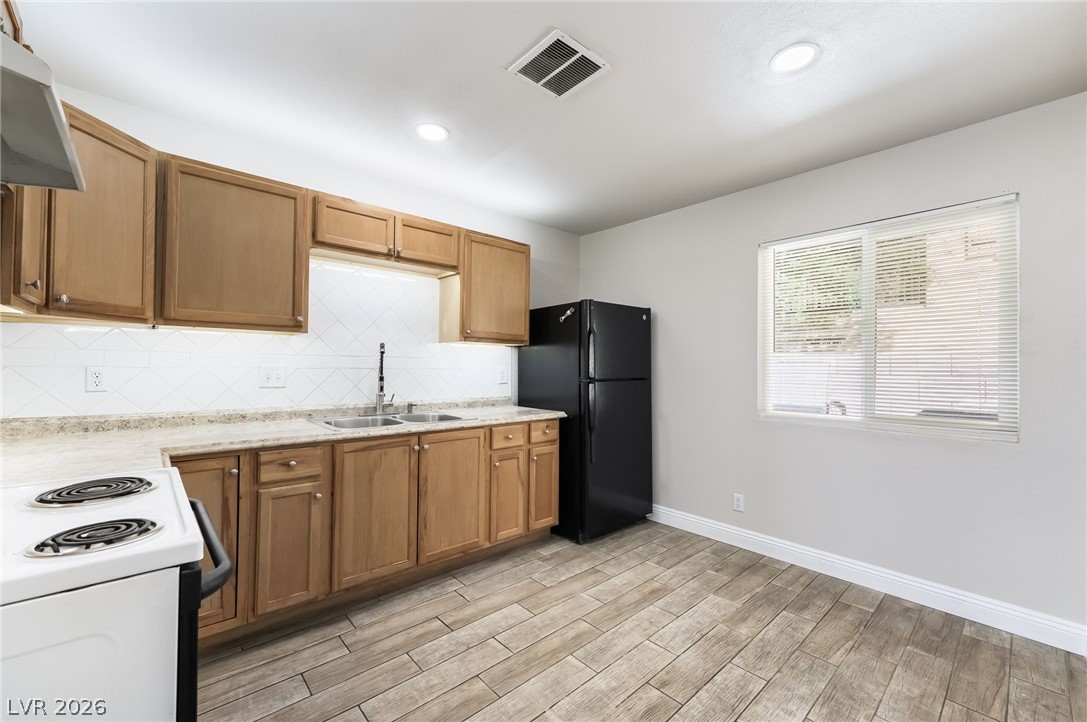 Photo 8 of 33, 209 N 13th Street