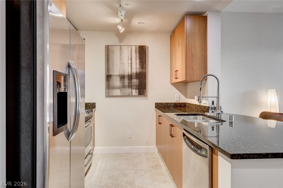 Photo 22 of 78, 200 W Sahara Avenue #1703