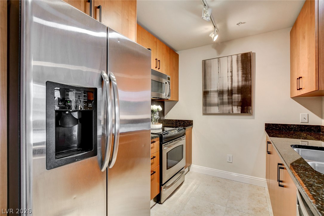 Photo 24 of 78, 200 W Sahara Avenue #1703