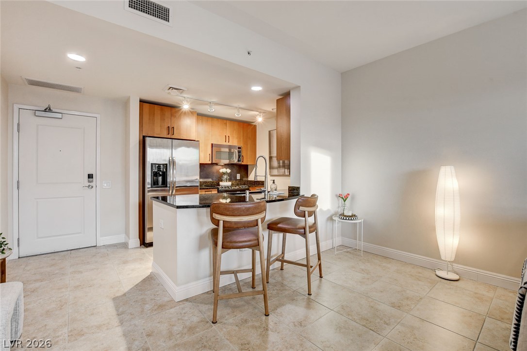 Photo 17 of 78, 200 W Sahara Avenue #1703